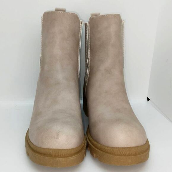 Report Women's Designer NEW w/Tags Lug Soled Tan Boots - sz. 8 1/2 - Picture 2 of 5